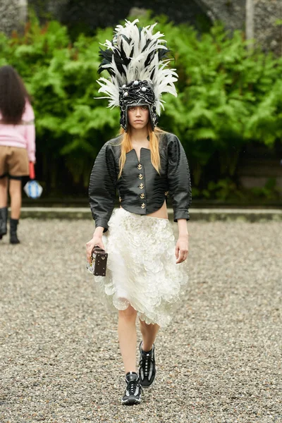 Look 15